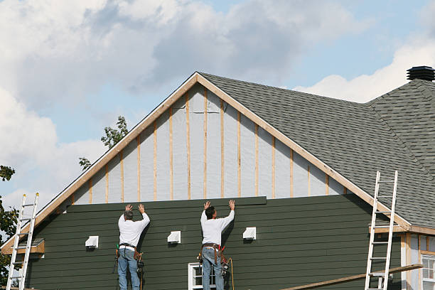 Professional Emergency Siding Repair technician working in Sykesville, MD